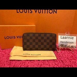 🌷SOLD🌷Authentic Louis Vuitton Zippy Wallet.